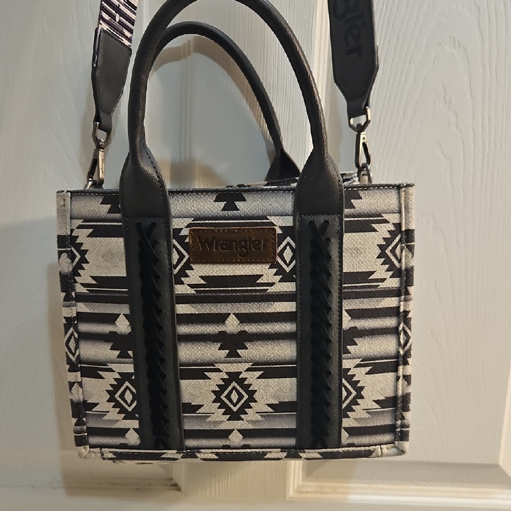 Wrangler Geometric Black and Cream Satchel Used Less Then A Week Pretty Much New